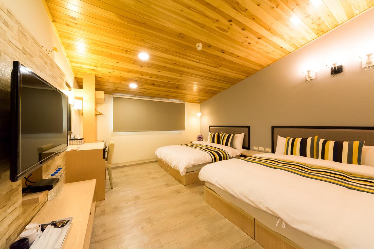 W Hostel Tainan Extérieur photo