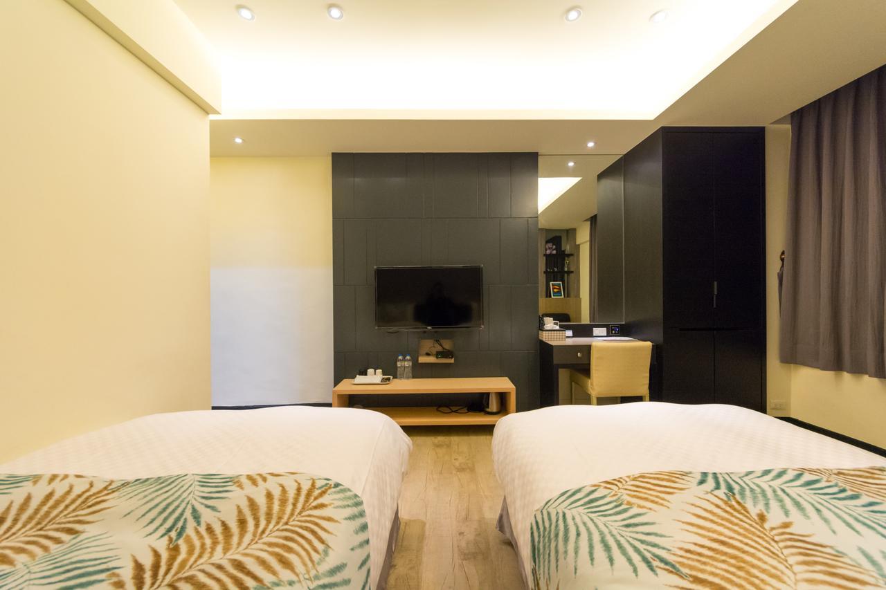W Hostel Tainan Extérieur photo
