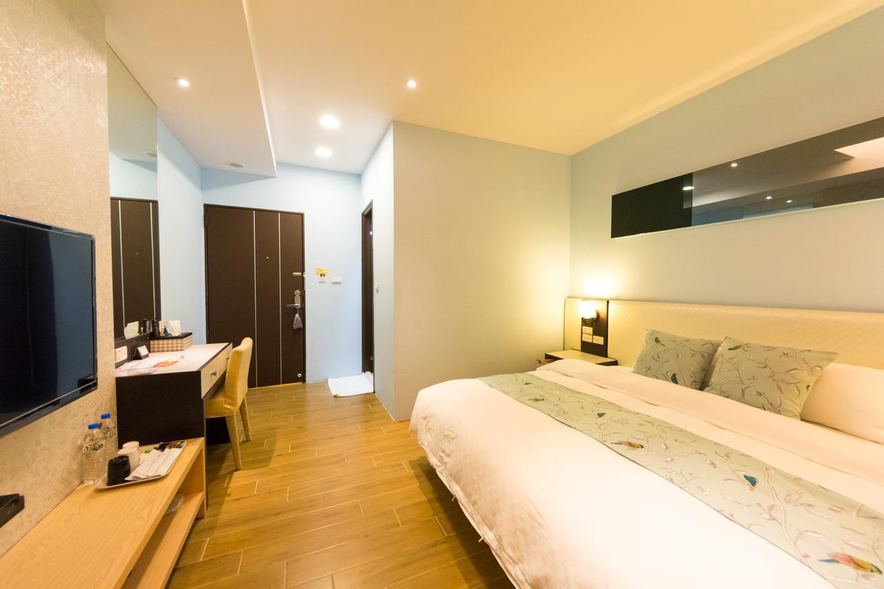 W Hostel Tainan Extérieur photo