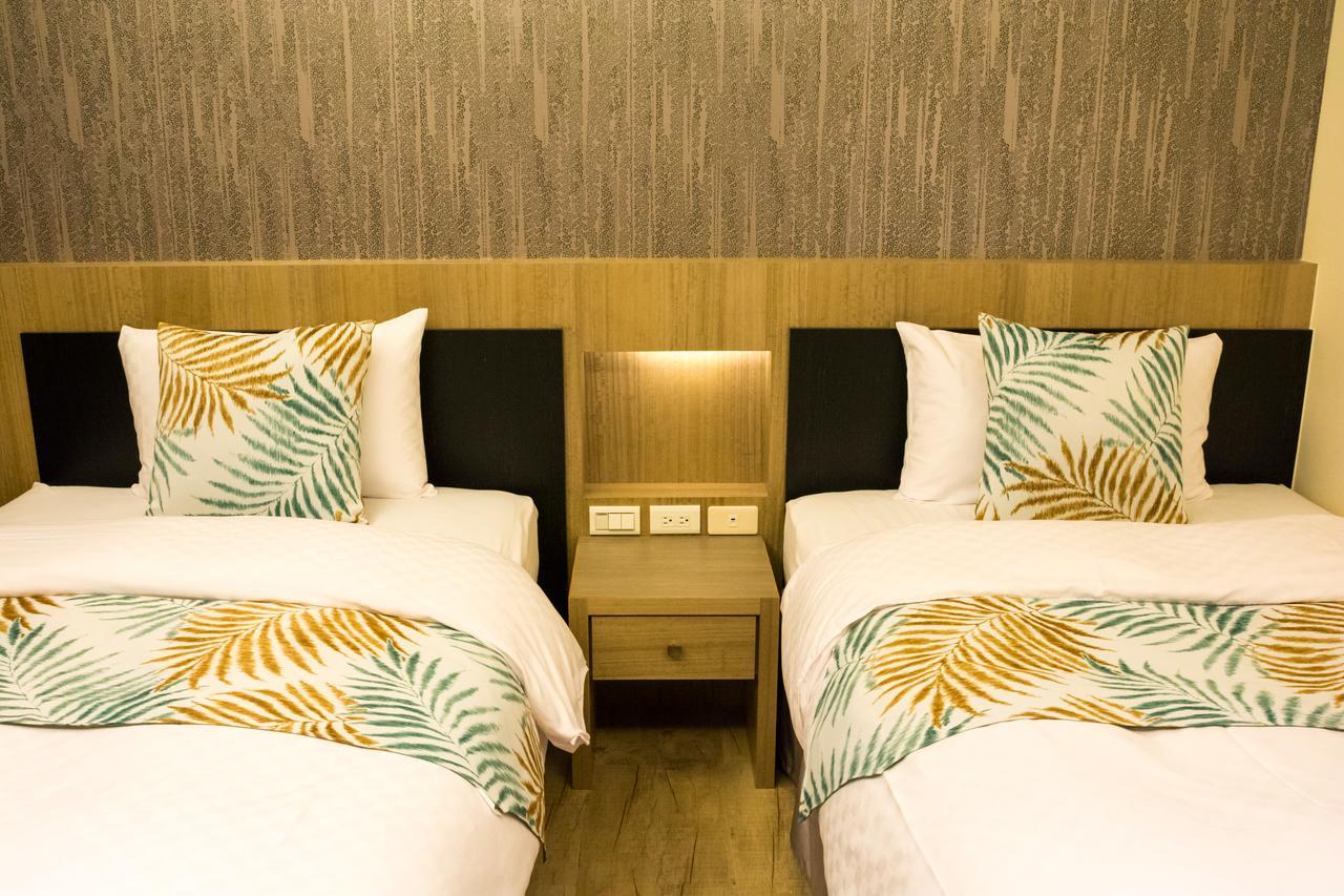 W Hostel Tainan Extérieur photo